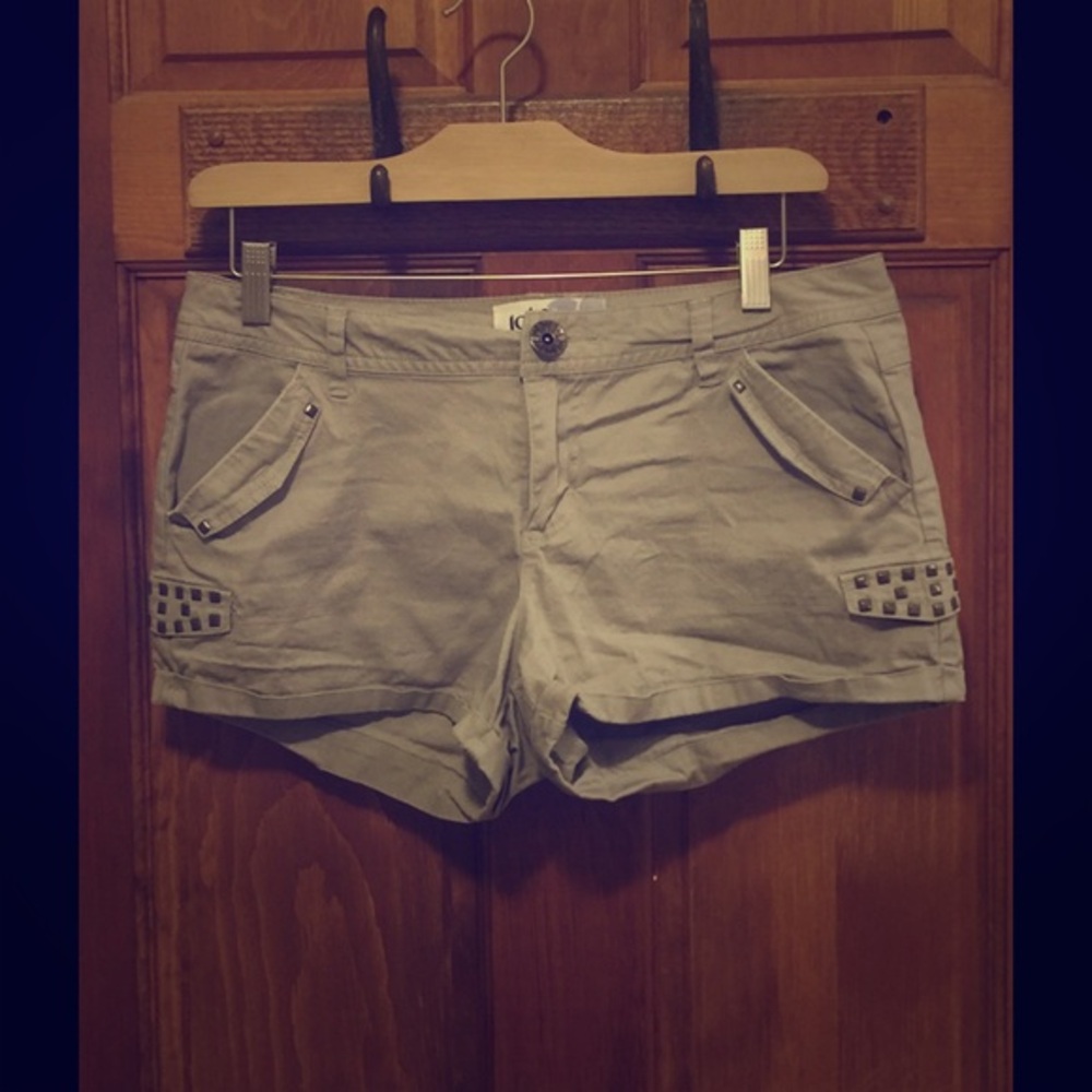 Jolt Studded Cargo Shorts